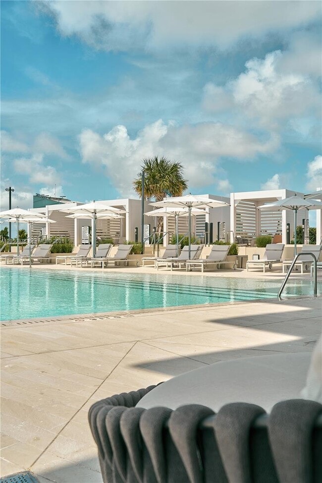 Building Photo - 300 Biscayne Blvd Way