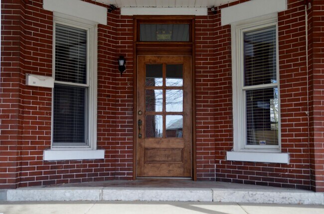 Building Photo - 32 Wilson Ave