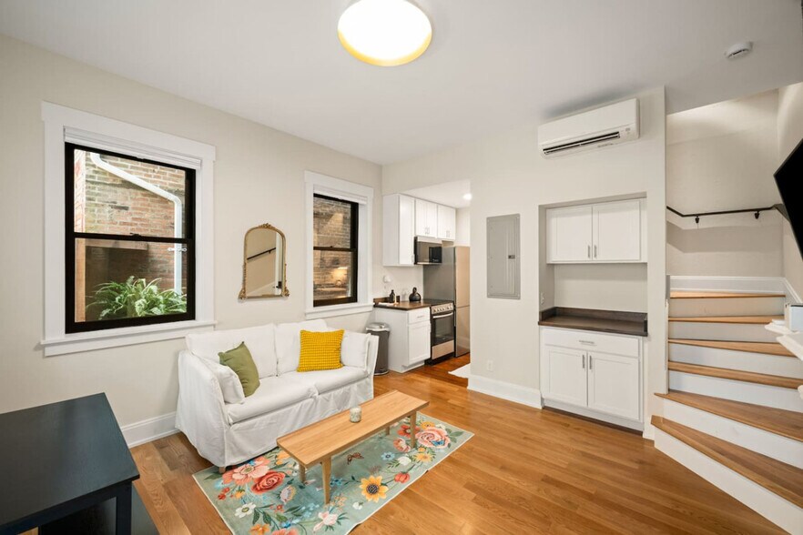 Building Photo - 1918 Vine St