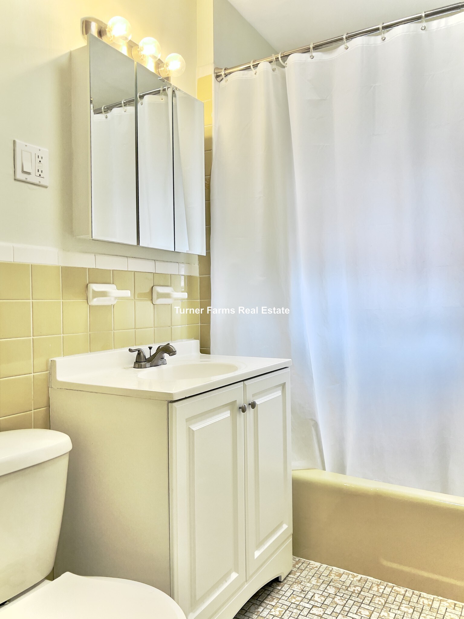 Building Photo - 402A Highland Ave