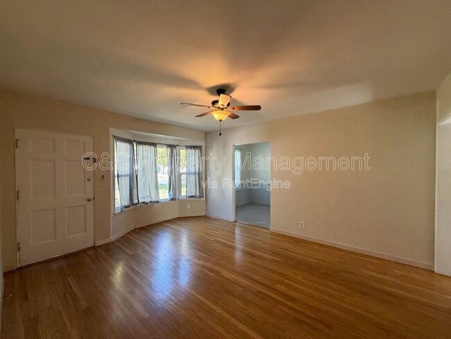 Building Photo - 3240 Del Vina St