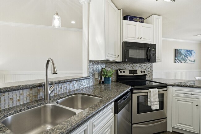 Building Photo - 9520 Seawall Blvd