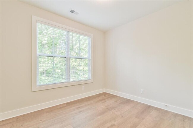 Building Photo - 235 Firefly Cir