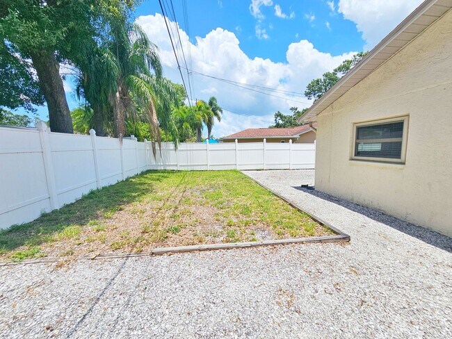 Building Photo - 3 Bedroom 2 Bath Home in Safety Harbor