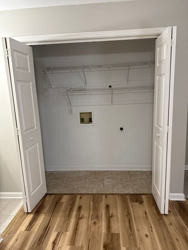 Building Photo - Nice duplex in a convenient location