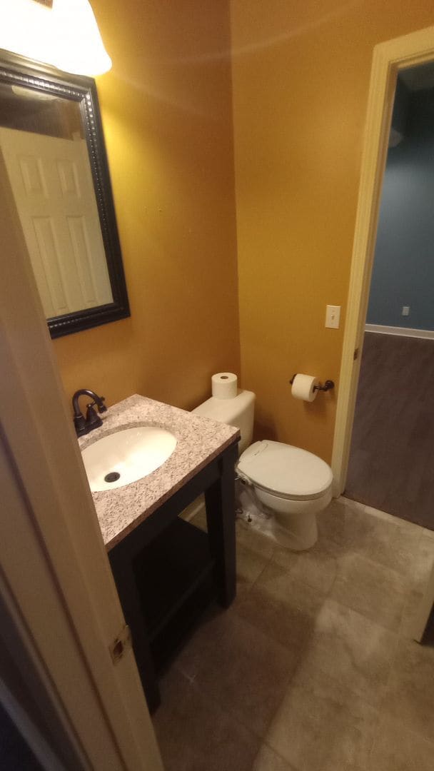 Building Photo - 4 bedroom 3 bath Home with Pickleball Cour...