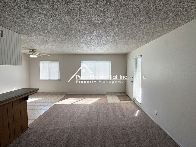 Building Photo - Charming 2 bedroom 1 bathroom Apartment!