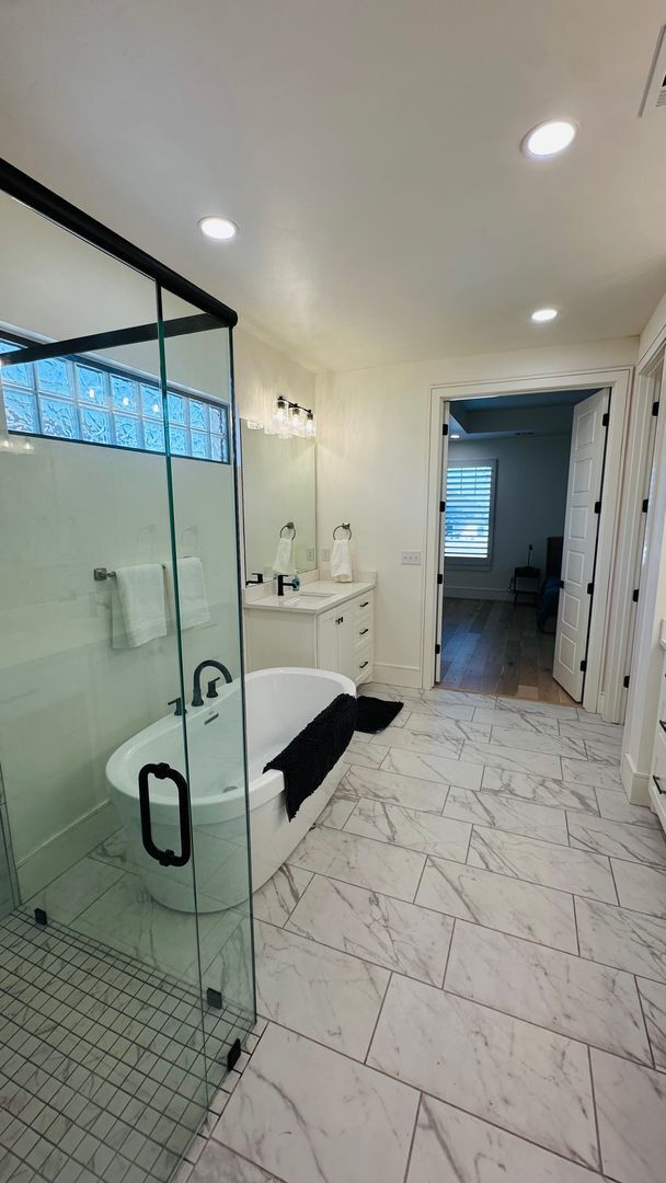 Building Photo - CORPORATE LEASE!!! Attn traveling nurse, e...