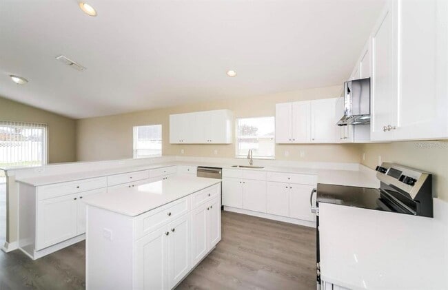 Building Photo - 10456 Clarion St