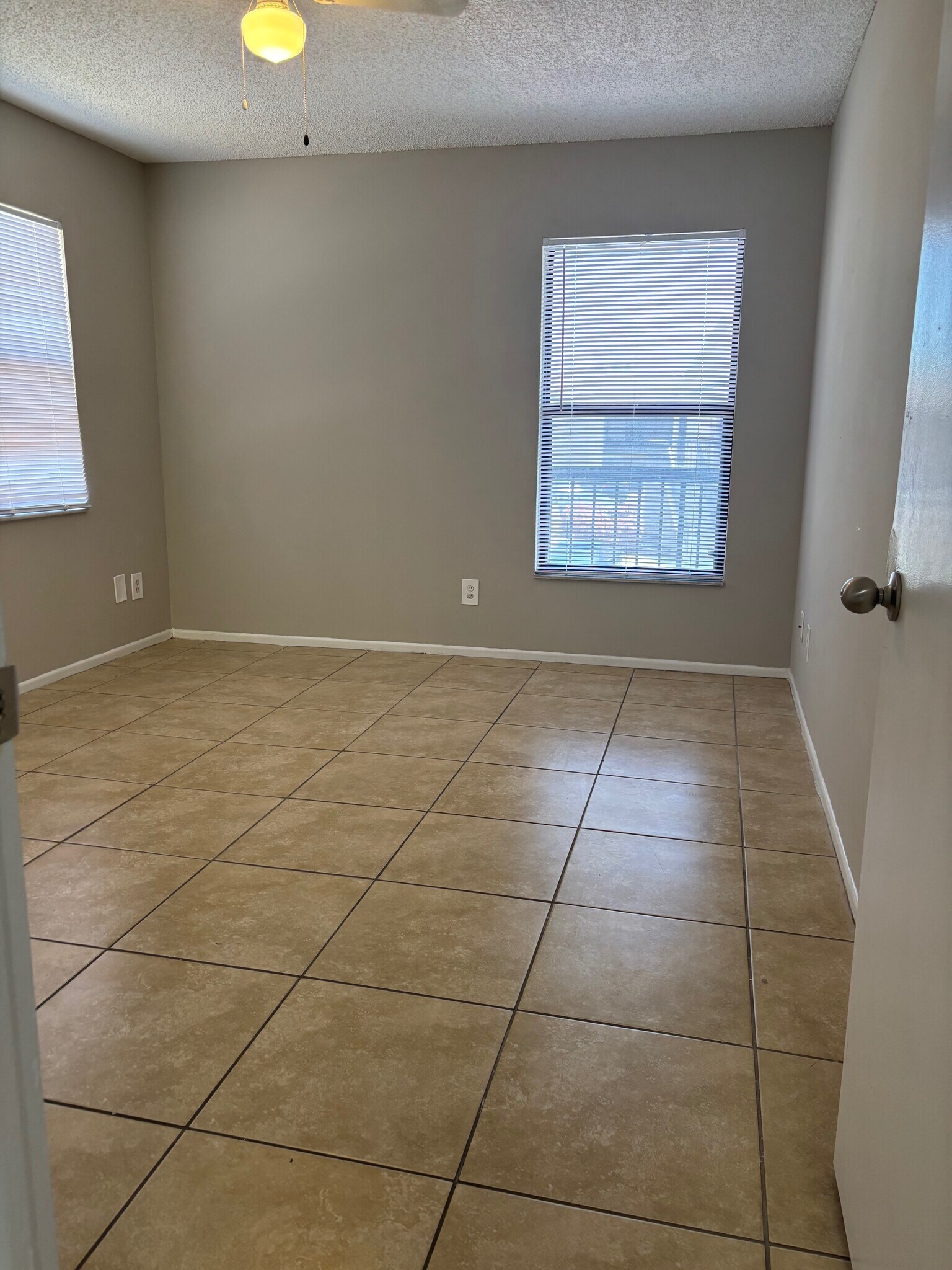 Building Photo - 5323 Summerlin Rd