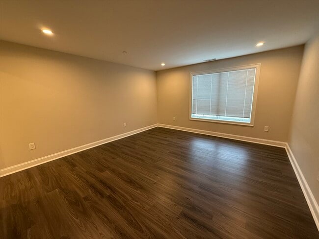 Building Photo - 918 Providence Hwy