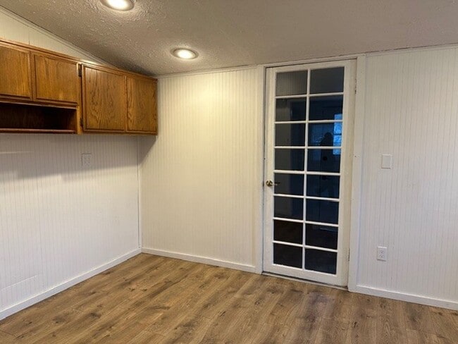 Building Photo - Half Off First Month's Full Rent!!