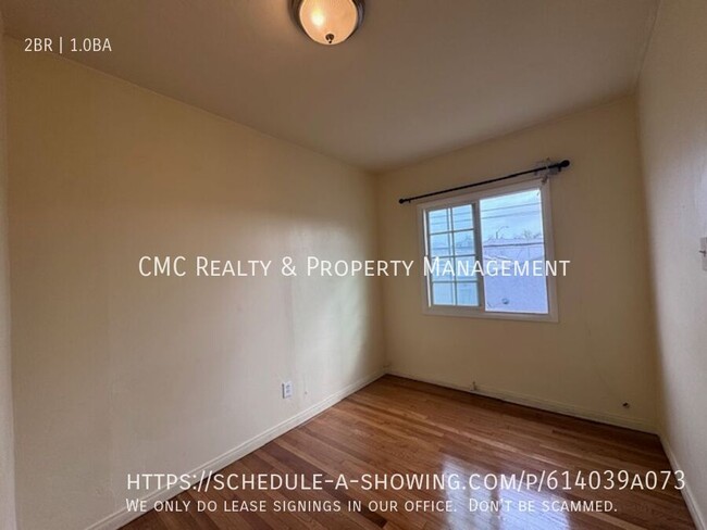 Building Photo - Spacious 2 bedroom 1 bath upper unit