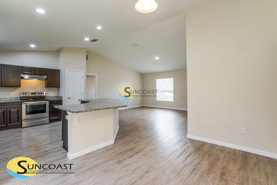 Building Photo - 10 Juniper Trail