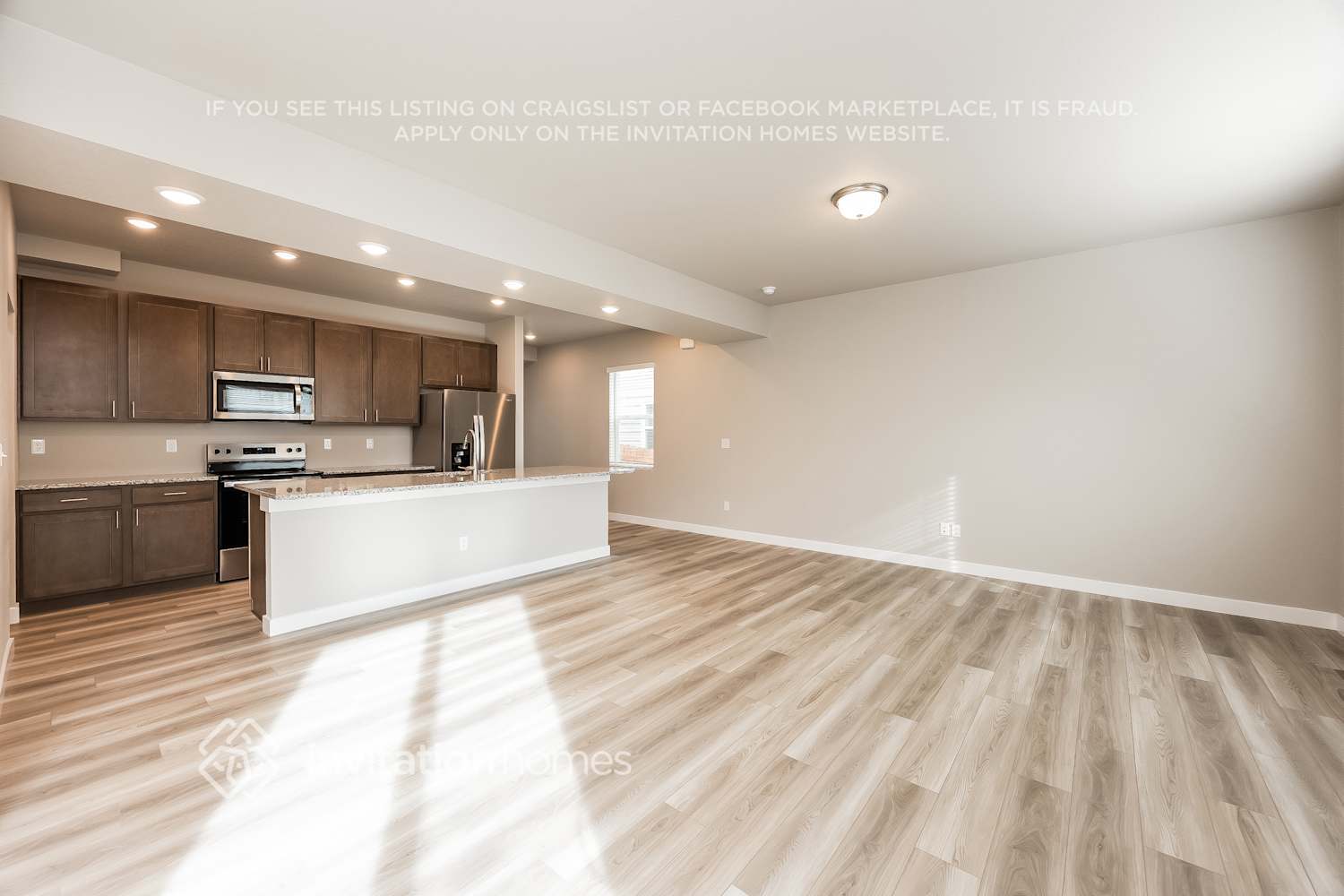 Building Photo - 13573 Arriba Dr