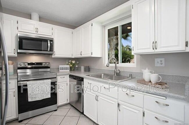 Building Photo - 912 Knoll Vista Dr