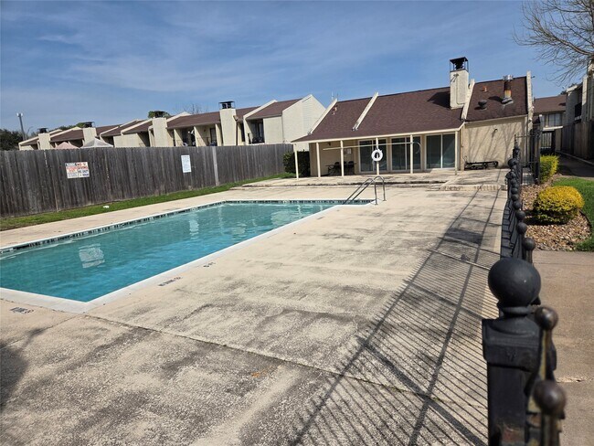 Building Photo - 10075 Westpark Dr