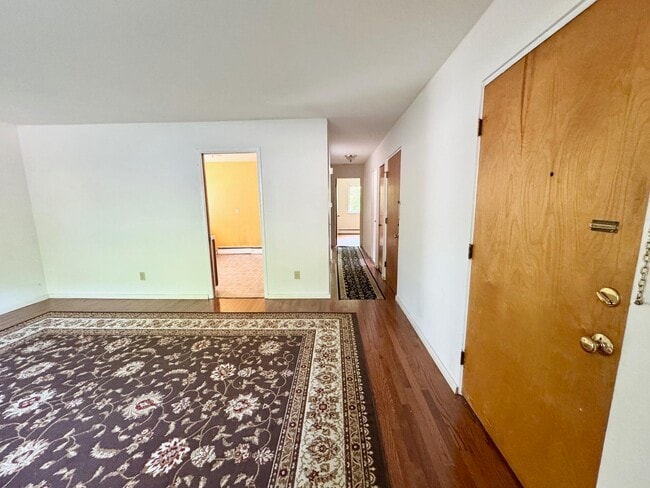 Building Photo - 111 Glendale Dr