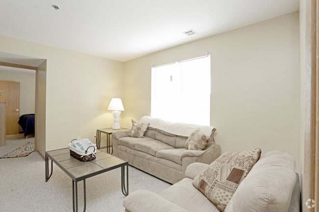 4 Bedroom - Living Room - 609 S. Randolph