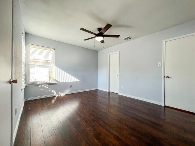 Building Photo - 12004 Thompkins Dr