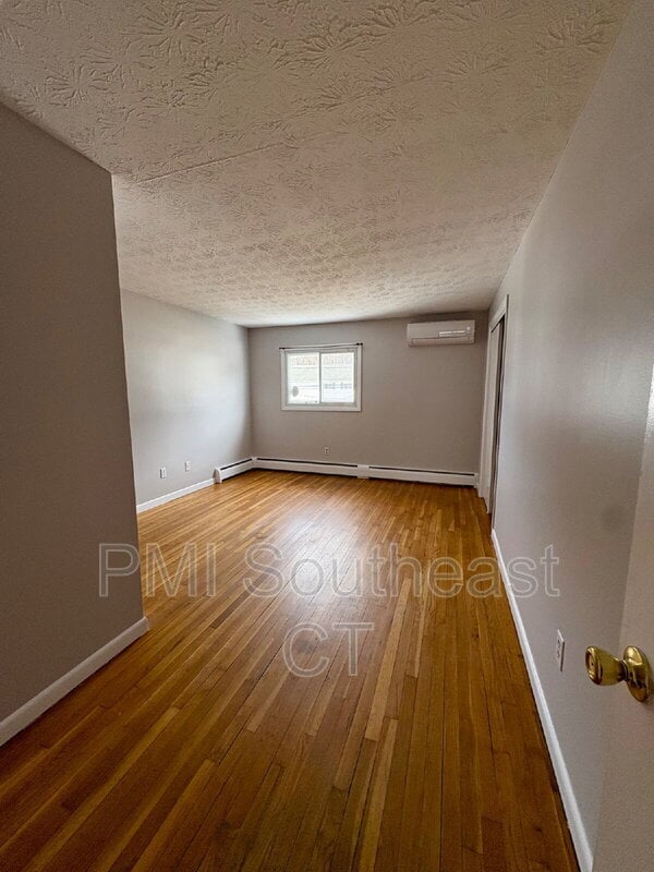 Building Photo - 127 Woodland Dr