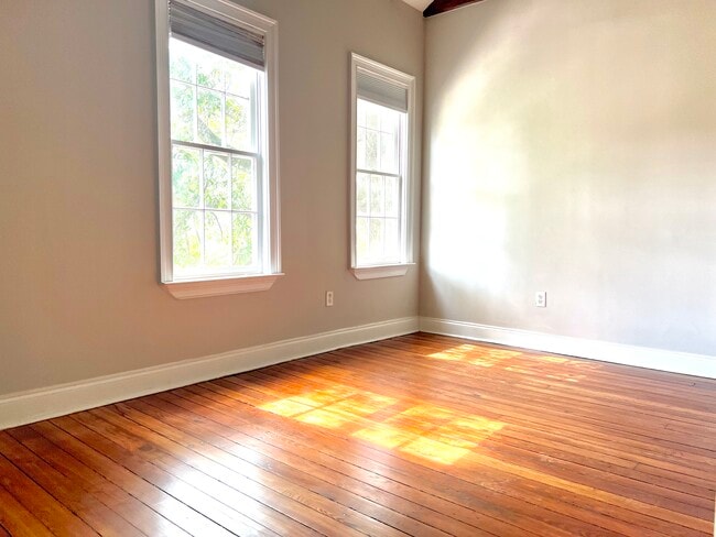 Building Photo - 406 E 31st St