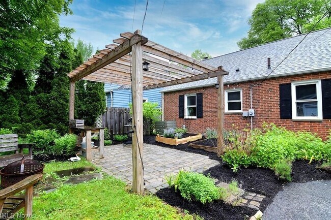 Building Photo - 2658 Canterbury Rd