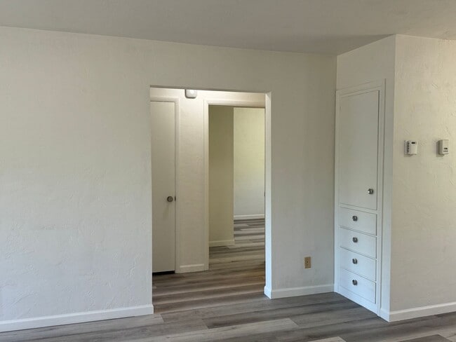 Building Photo - Fully updated 2 bed 1 bath single story duplex in a great location!