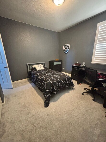 Building Photo - 2546 Jennifer Dr