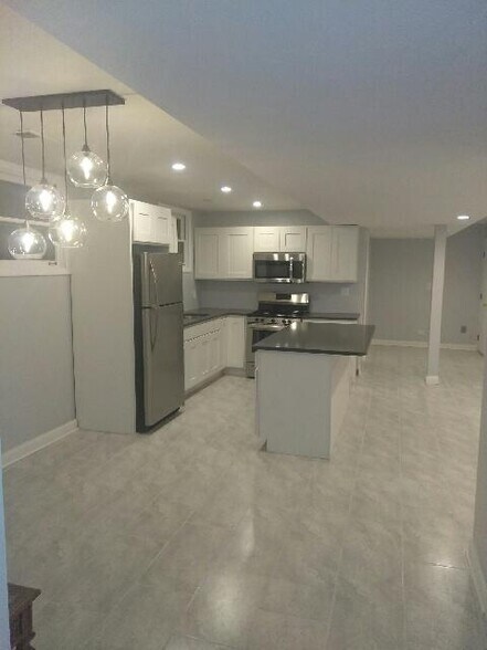 Building Photo - 6042 S Kolmar Ave