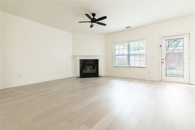 Building Photo - 2070 Cabela Dr