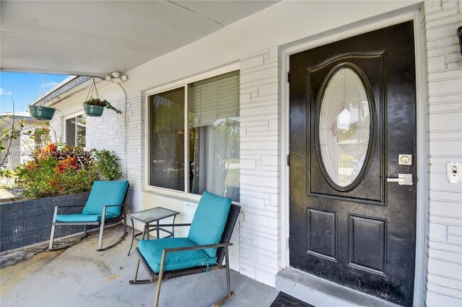 Building Photo - 554 NW 46th St