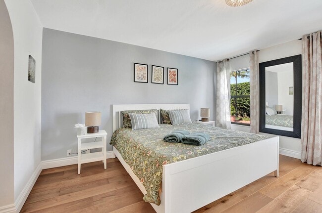 Building Photo - 801 SW 5th St