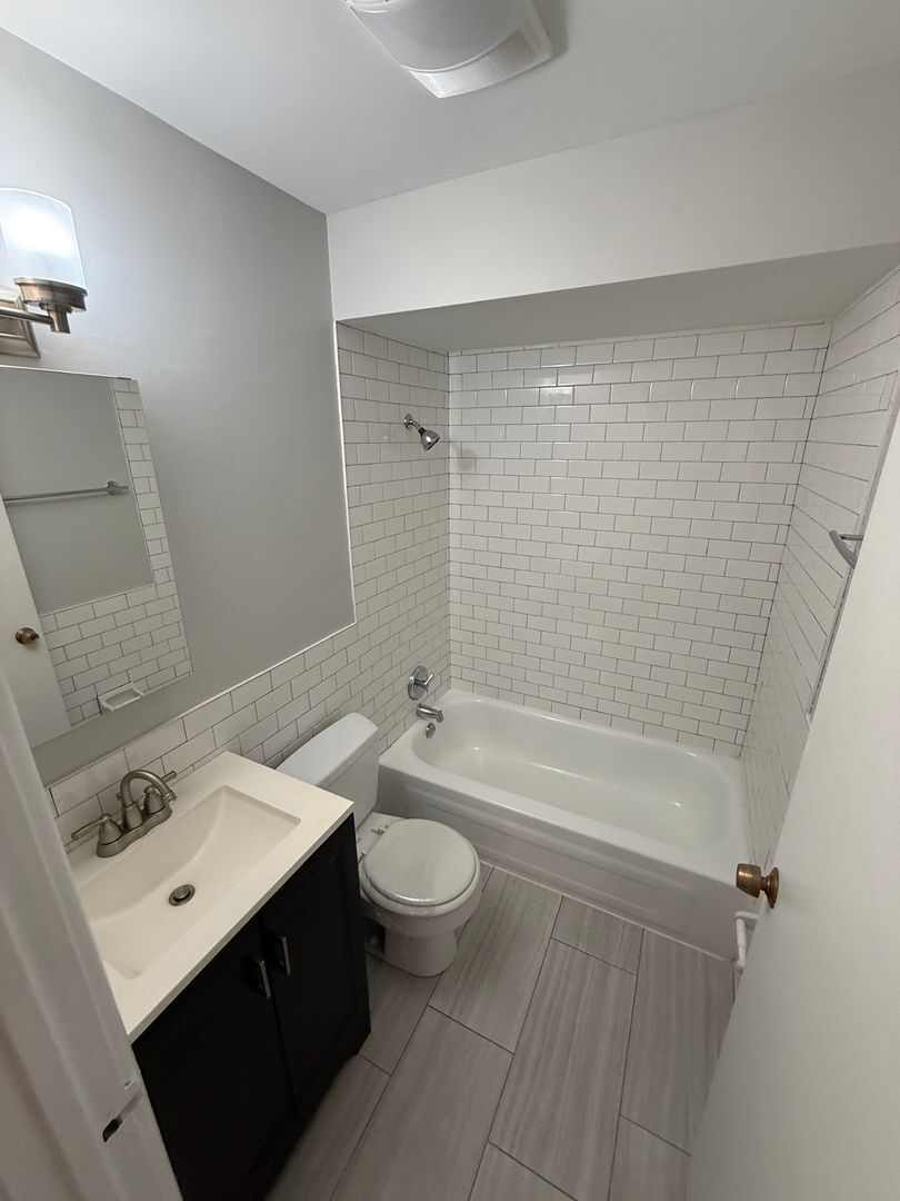 Building Photo - 744 W Gordon Ter