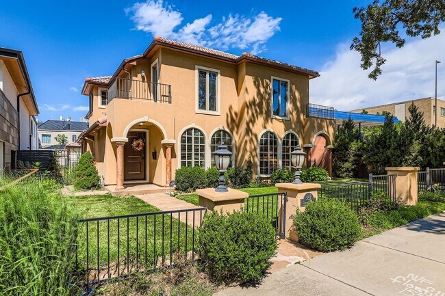Building Photo - Spacious 4BR Townhome in Denver