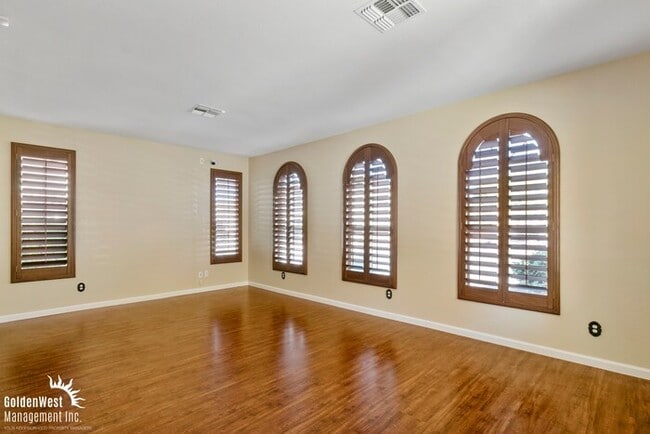 Building Photo - Beautiful 4Bdm 2.5Ba Tuscan-Inspired Home Located in the Norterra Area of Phoenix!