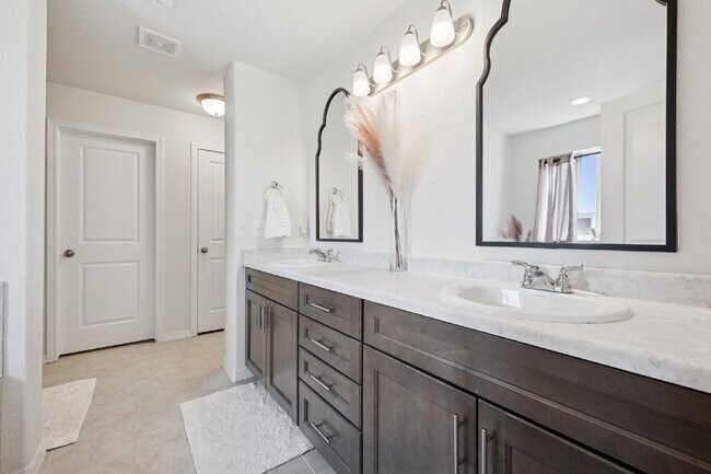 Building Photo - "Spacious 4-Bed Sanctuary with 3.5 Baths in Fountain, CO – Your Perfect Home Awaits!"