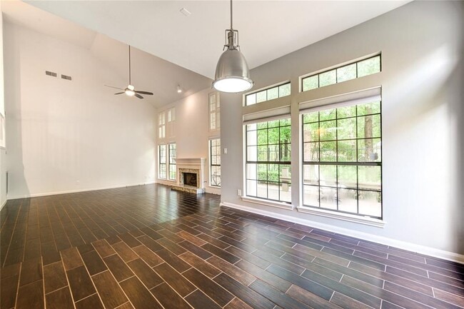 Building Photo - 25 Fairway Oaks Pl