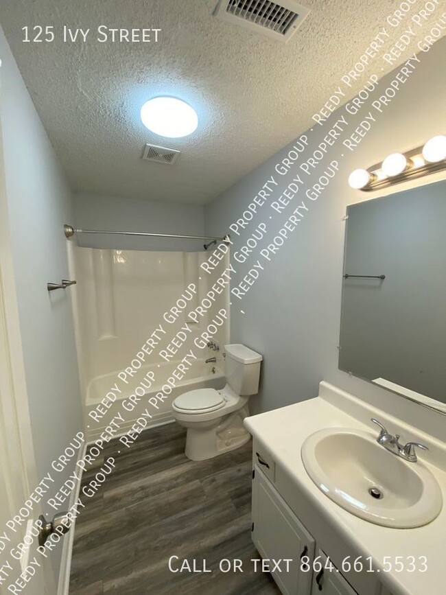 Building Photo - Converse Heights Townhouse - 2 bed / 1.5 bath