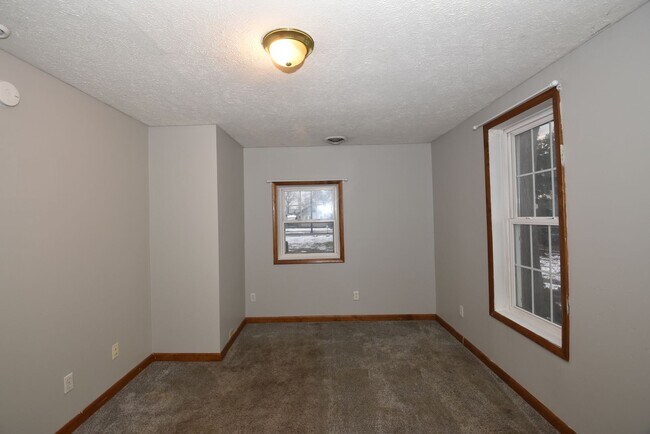 Building Photo - MIshawaka near Universities and shopping