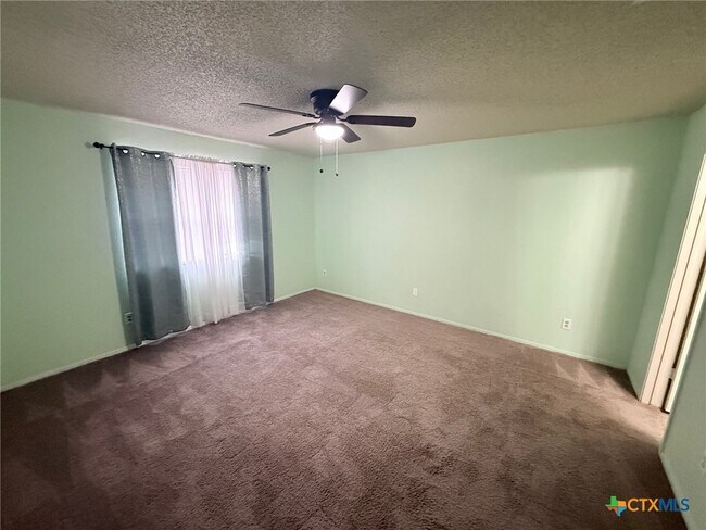 Building Photo - 2502 Transit Dr