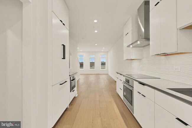 Building Photo - 2607 1st St NW