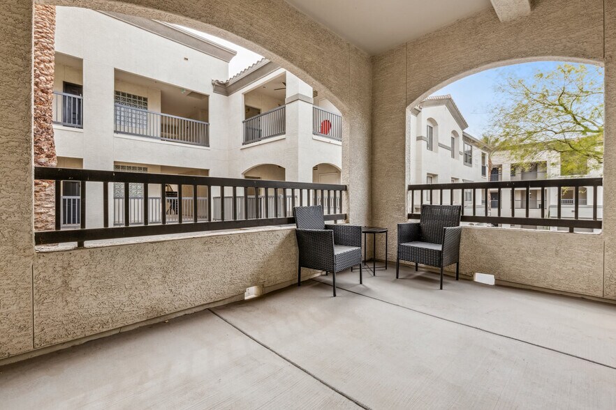 Building Photo - 9450 W Cabela Dr