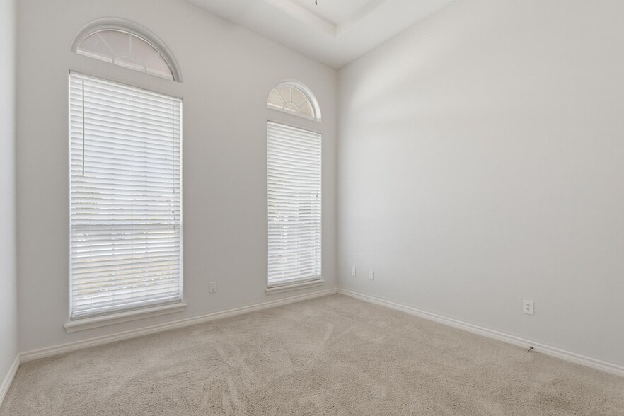 Building Photo - 7017 Springwater Ave