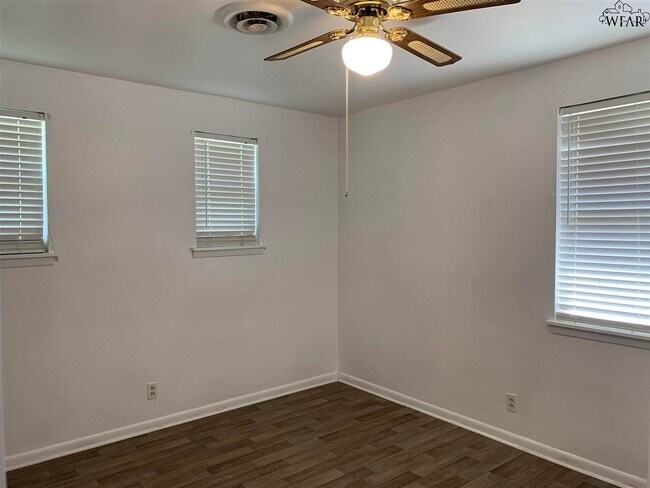 Building Photo - 4637 N Shore Dr