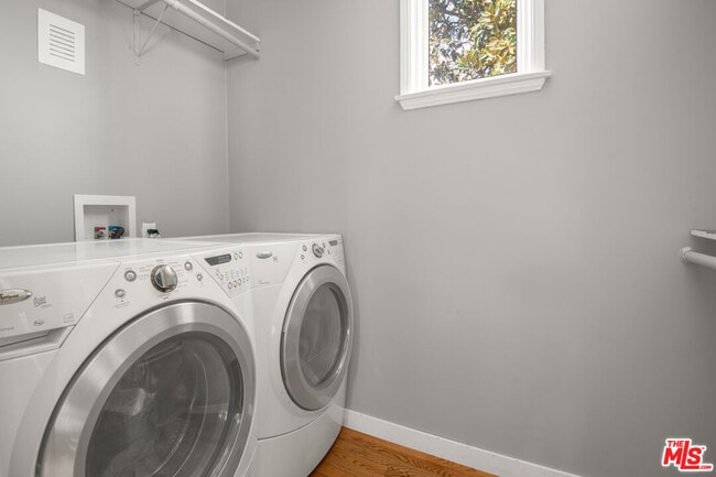 Building Photo - 6218 Balcom Ave