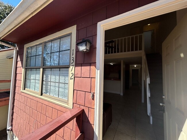 Building Photo - 3 Bed / 2.5 Bath – Steps from Doak Campbell Stadium – Only $1,800!