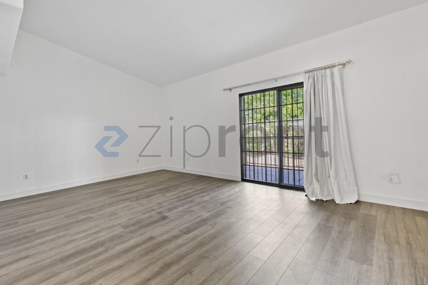 Building Photo - Unit 1022