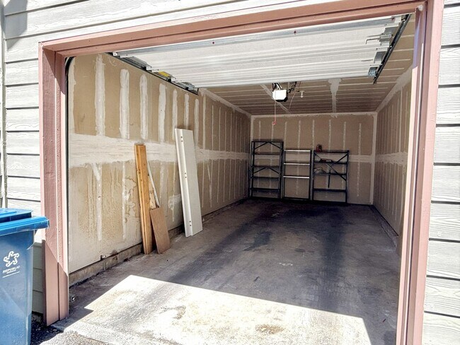 Building Photo - 331 SE 146th Ave