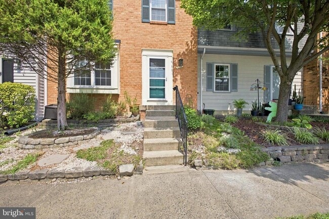 Building Photo - 8346 Stationhouse Ct